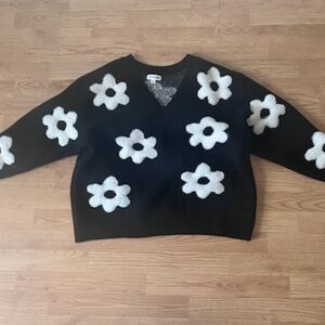 NWOT Daisy Sweater Pullover Floral Back White V-Neck Knit